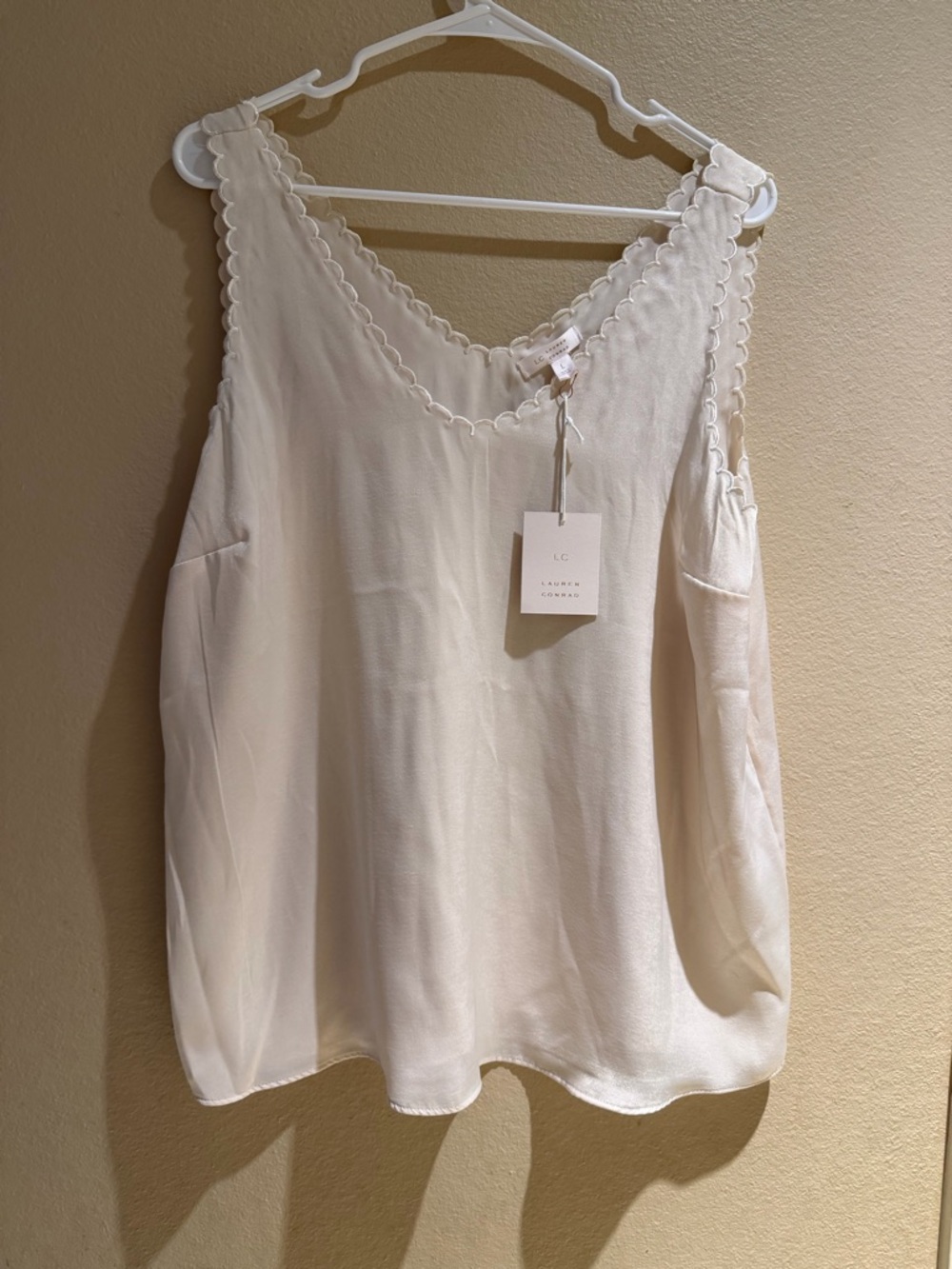 NWT LC Lauren Conrad Scalloped V-Neck Satin Cami Tank Top Cream L